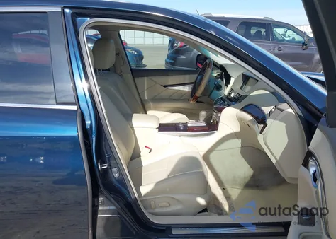 2015 Infiniti Q70L 3.7 z USA, uszkodzony, nr VIN JN1BY1PP8FM602112